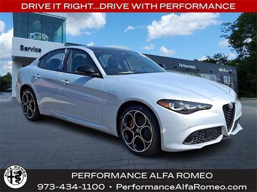 2025 Alfa Romeo Giulia Base