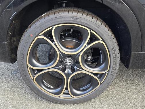 2025 Alfa Romeo Tonale Base