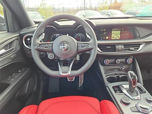 2025 Alfa Romeo Stelvio Base