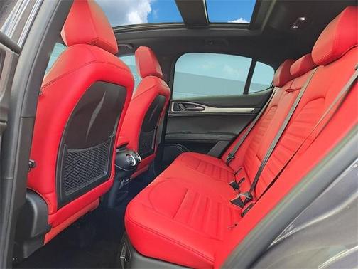 2025 Alfa Romeo Stelvio Base