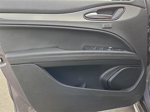 2025 Alfa Romeo Stelvio Base