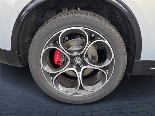 2025 Alfa Romeo Stelvio Base