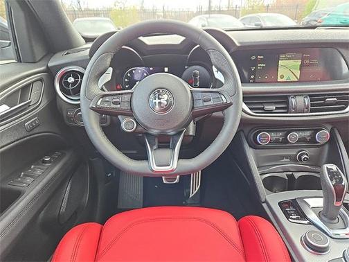 2025 Alfa Romeo Stelvio Base