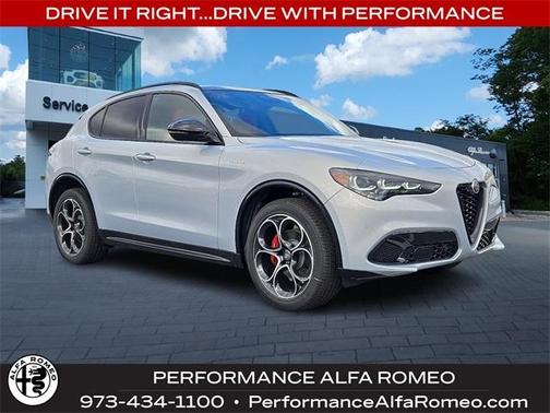 2025 Alfa Romeo Stelvio Base