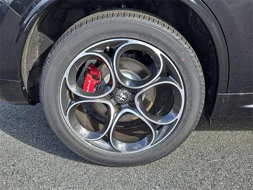 2025 Alfa Romeo Stelvio Base