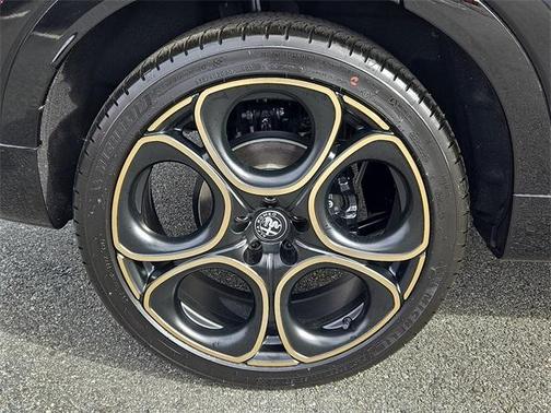 2025 Alfa Romeo Tonale Base