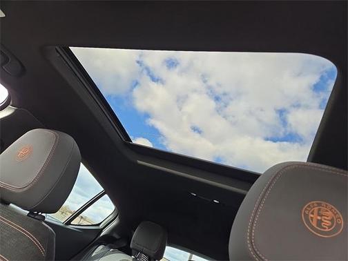 2025 Alfa Romeo Tonale Base