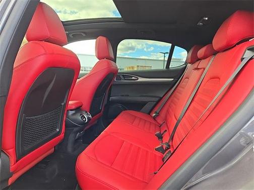 2025 Alfa Romeo Stelvio Base