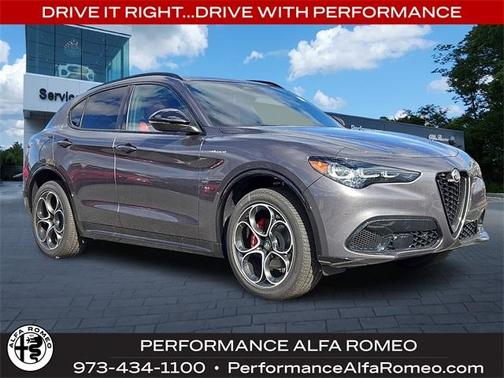 2025 Alfa Romeo Stelvio Base