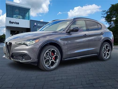 2025 Alfa Romeo Stelvio Base
