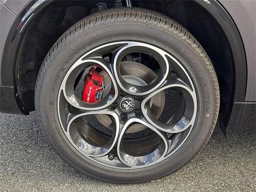 2025 Alfa Romeo Stelvio Base