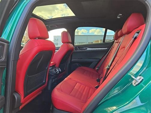 2025 Alfa Romeo Stelvio Base