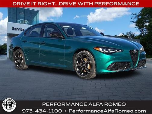 2025 Alfa Romeo Giulia Intensa