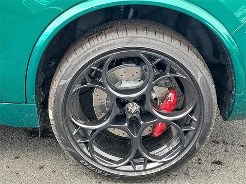 2024 Alfa Romeo Stelvio Quadrifoglio