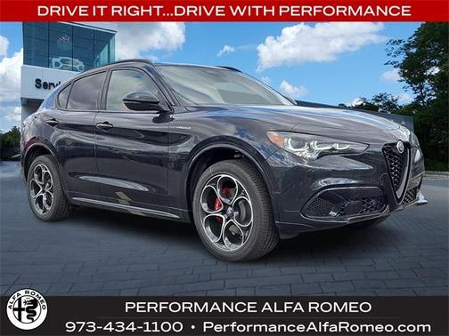 2025 Alfa Romeo Stelvio Base