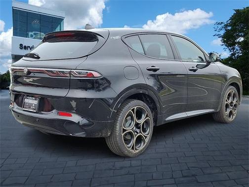 2025 Alfa Romeo Tonale Base