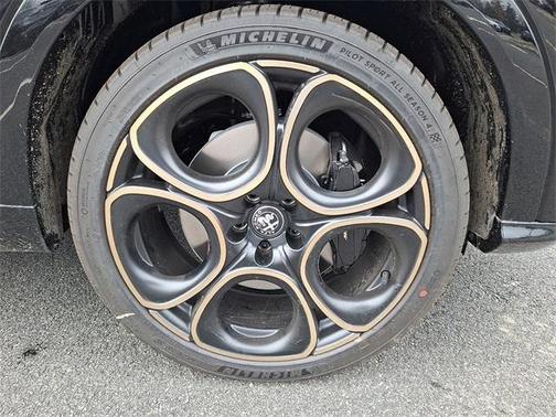 2025 Alfa Romeo Tonale Base