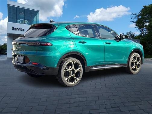 2025 Alfa Romeo Tonale Base