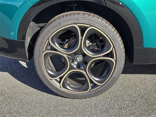 2025 Alfa Romeo Tonale Base