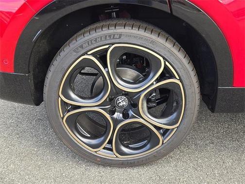 2025 Alfa Romeo Tonale Base