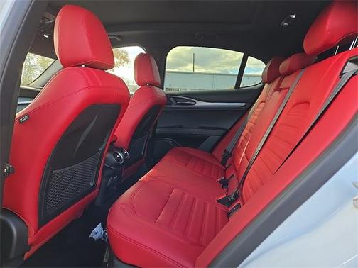 2025 Alfa Romeo Stelvio Base