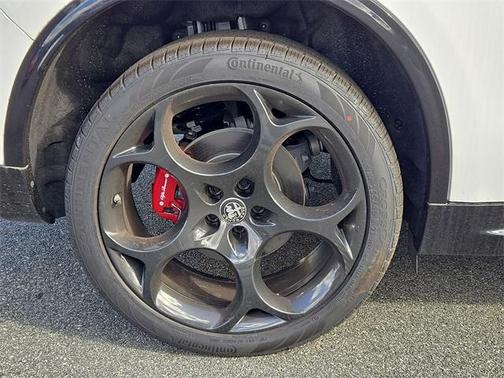 2025 Alfa Romeo Stelvio Base