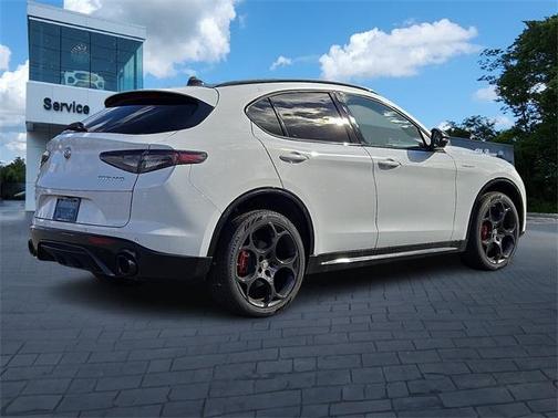 2025 Alfa Romeo Stelvio Base