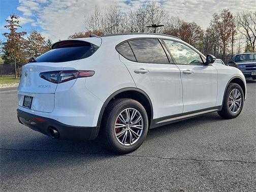 2024 Alfa Romeo Stelvio Base