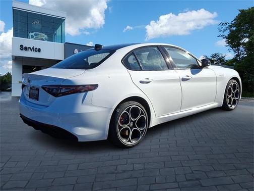 2025 Alfa Romeo Giulia Base