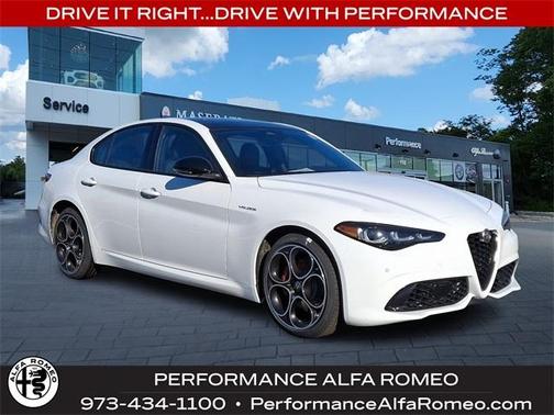 2025 Alfa Romeo Giulia Base