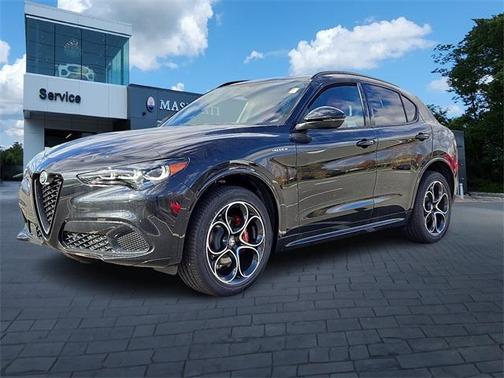 2025 Alfa Romeo Stelvio Base