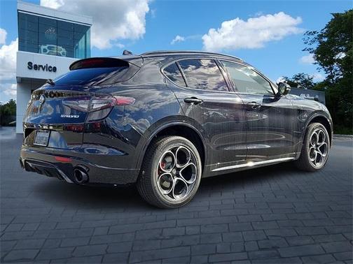 2025 Alfa Romeo Stelvio Base