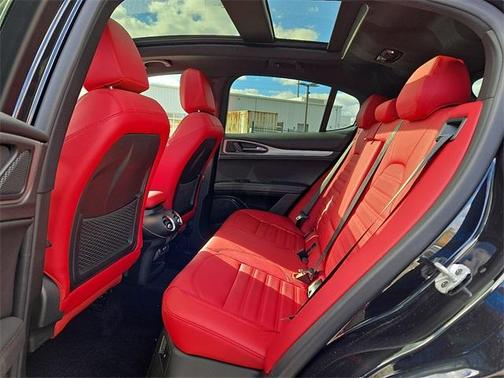 2025 Alfa Romeo Stelvio Base