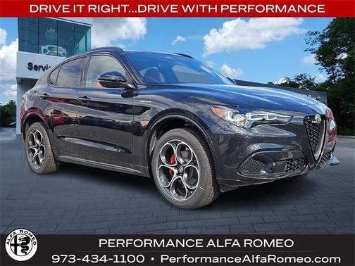 2025 Alfa Romeo Stelvio Base