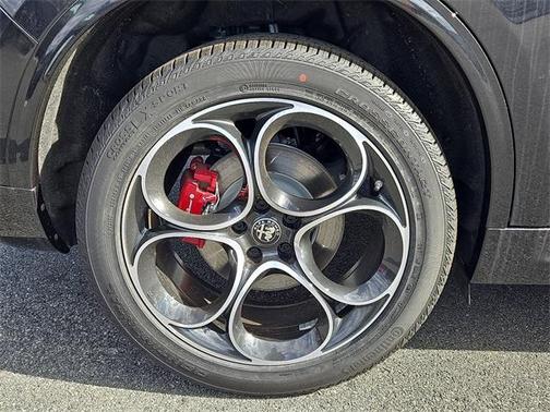 2025 Alfa Romeo Stelvio Base