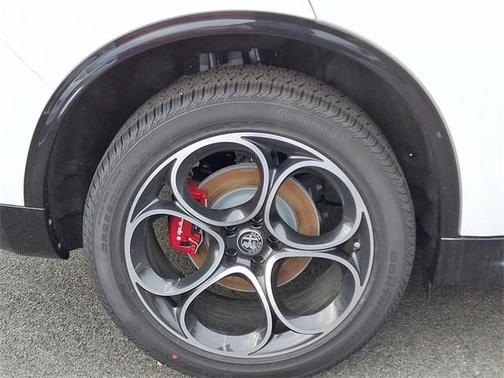 2025 Alfa Romeo Stelvio Base