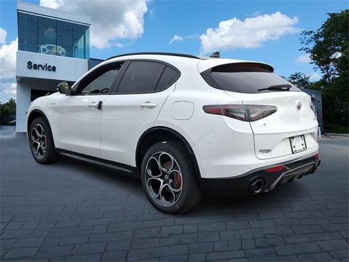 2025 Alfa Romeo Stelvio Base