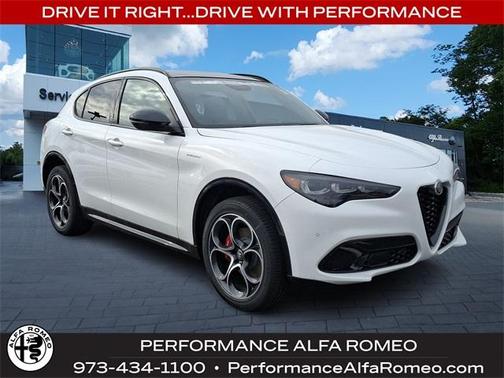 2025 Alfa Romeo Stelvio Base