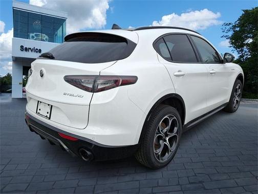 2025 Alfa Romeo Stelvio Base