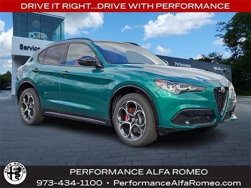 2025 Alfa Romeo Stelvio Base