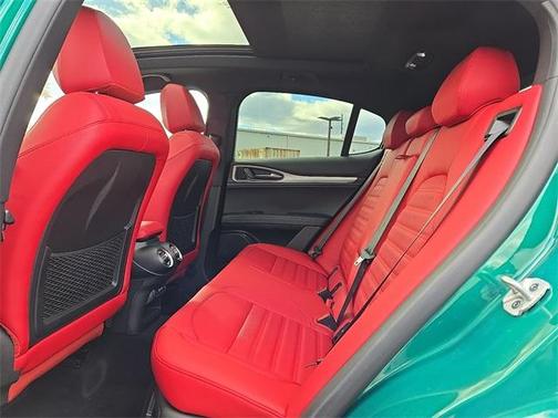 2025 Alfa Romeo Stelvio Base