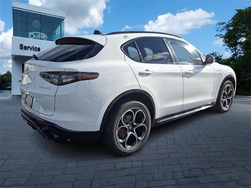 2025 Alfa Romeo Stelvio Base