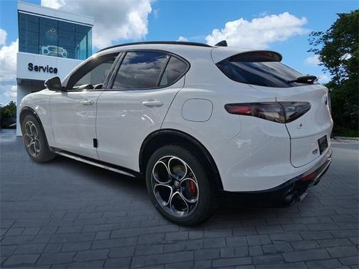 2025 Alfa Romeo Stelvio Base