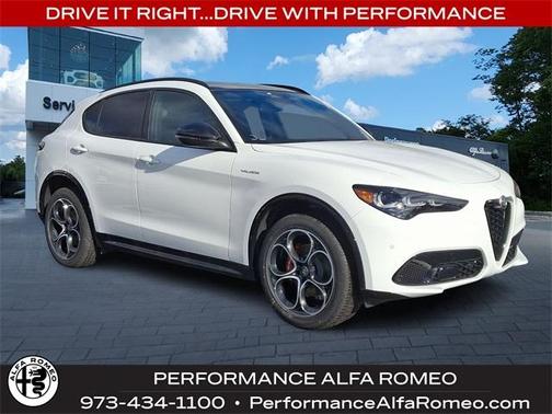 2025 Alfa Romeo Stelvio Base