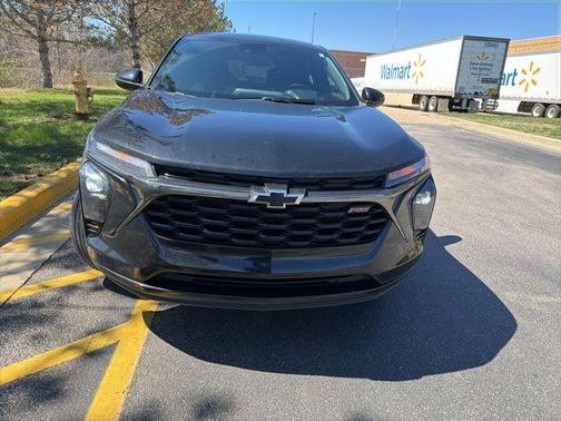 Mosaic Black Metallic 2024 Chevrolet Trax 1RS