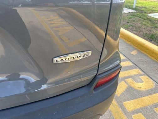 2022 Jeep Cherokee Latitude Lux