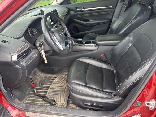 Scarlet Ember 2020 Nissan Altima 2.5 Platinum