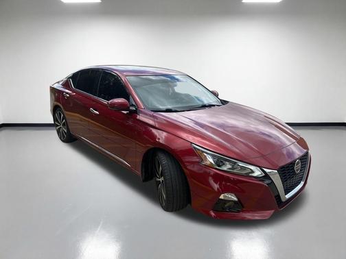 Scarlet Ember 2020 Nissan Altima 2.5 Platinum