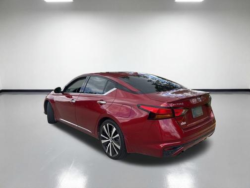 Scarlet Ember 2020 Nissan Altima 2.5 Platinum