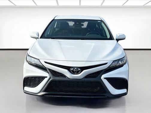 Super White 2021 Toyota Camry SE